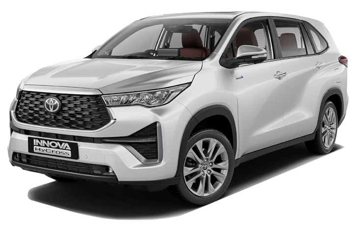 front three-quarter view of a Toyota Innova Hycross
