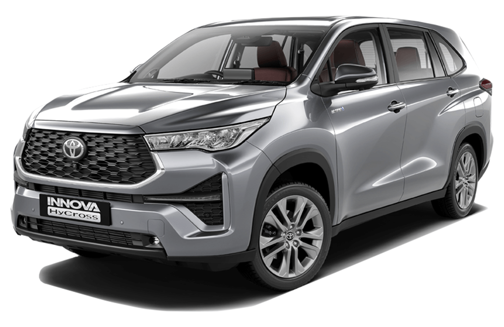 front three-quarter of a Metallic Silver Toyota Innova Hycross