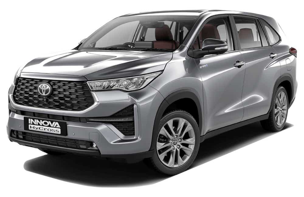 front three-quarter of a Metallic Silver Toyota Innova Hycross