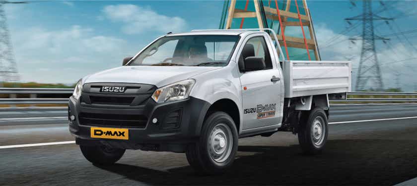 front three-quarter view of a Splash White Isuzu D-Max