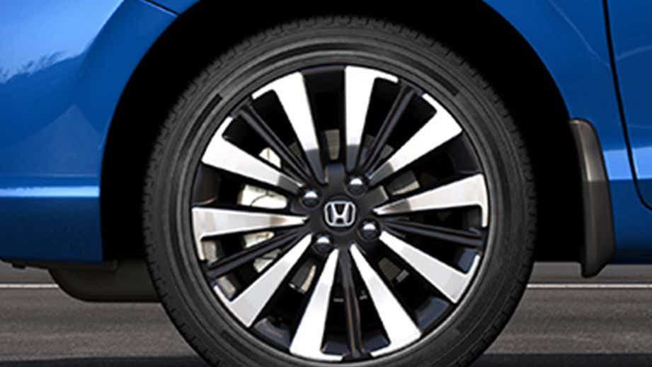 Close-up of wheel and alloy of a Honda City