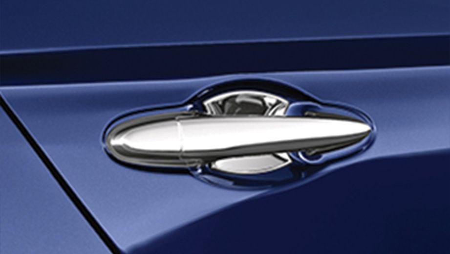 Door handle close-up of a Obsidian Blue Pearl Honda City