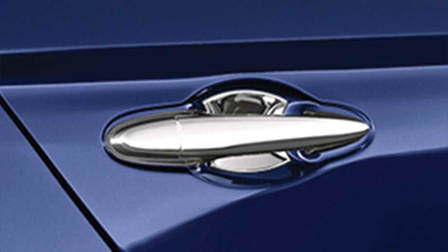 Door handle close-up of a Obsidian Blue Pearl Honda City