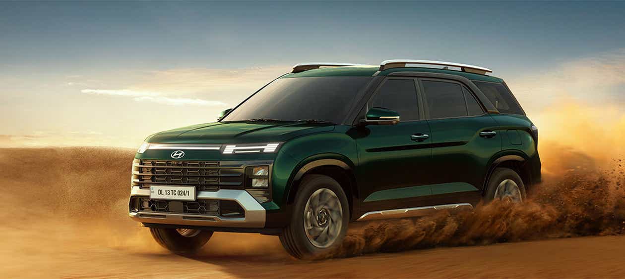 front three-quarter view of a Hyundai Alcazar