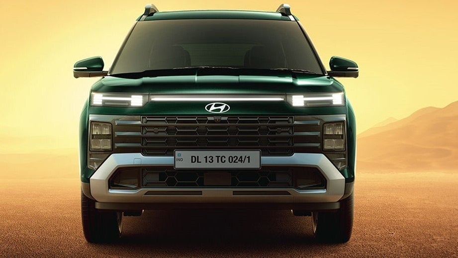 front view of a Hyundai Alcazar