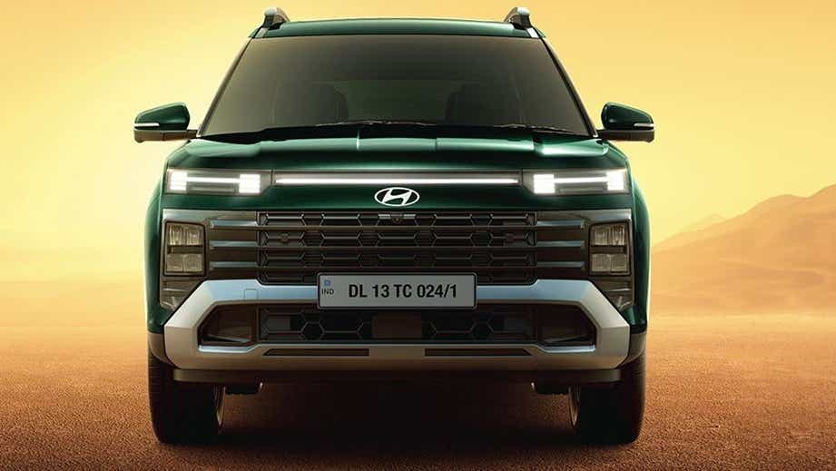 front view of a Hyundai Alcazar