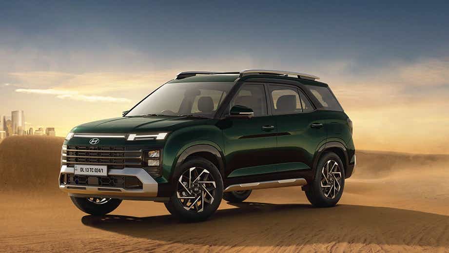 front three-quarter view of a Hyundai Alcazar