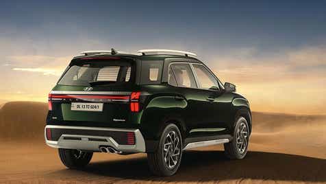 rear three-quarter of a Hyundai Alcazar