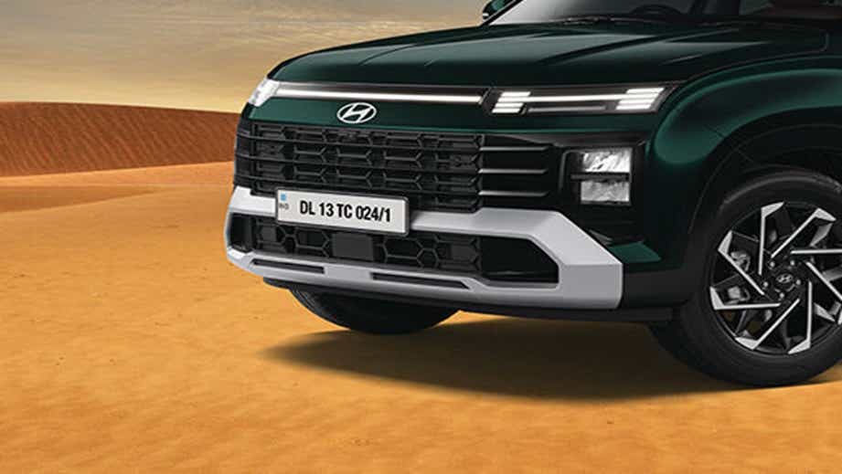 Front view of a Hyundai Alcazar