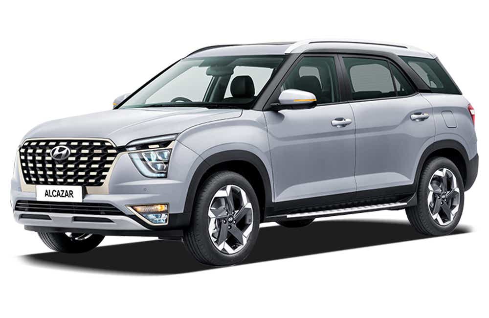 front three-quarter view of a Hyundai Alcazar 2021-2023
