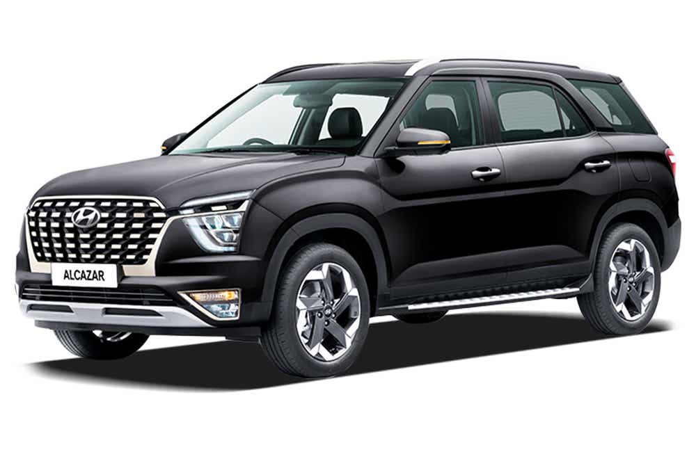 front three-quarter view of a Abyss Black Hyundai Alcazar 2021-2023