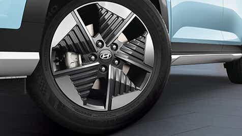 Front wheel close-up of a Hyundai Creta Electric