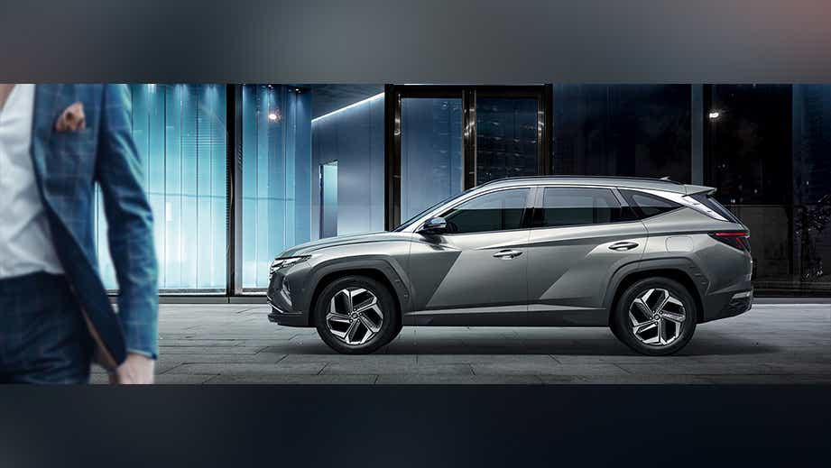 side view of a Hyundai Tucson