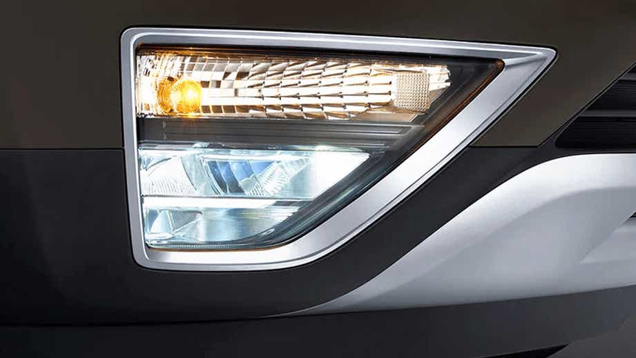 Headlight close-up of a Hyundai Alcazar 2021-2023