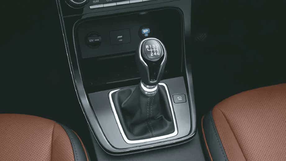 gear lever and console of a Hyundai Alcazar 2021-2023