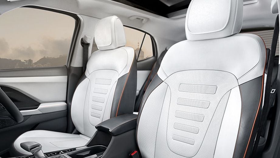 front seat interior of a Hyundai Creta