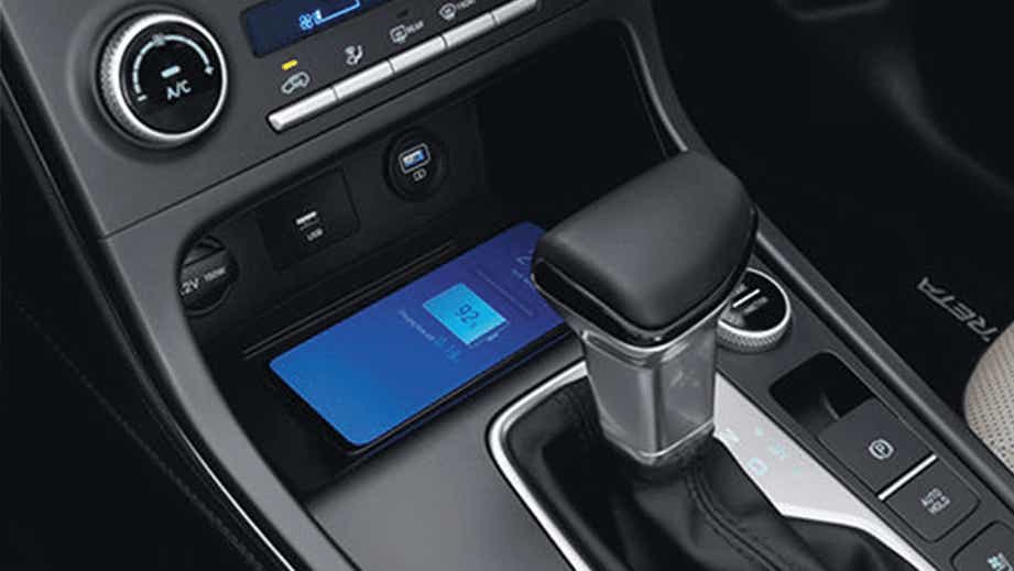 Center console gear shift of a Hyundai Creta 2018-2023