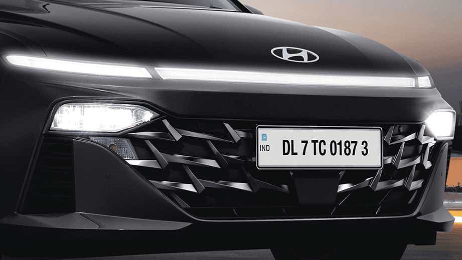 Front grille and headlight close-up of a Hyundai Verna