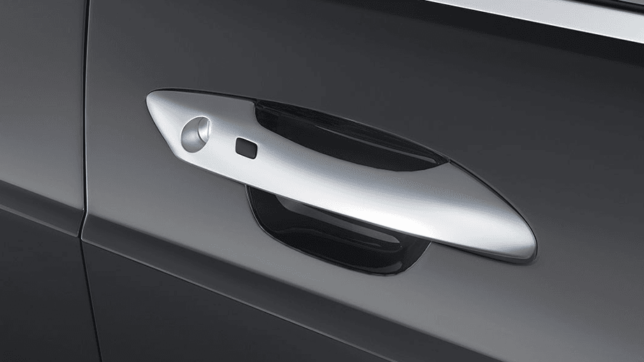 close-up of exterior door handle of a Hyundai Verna