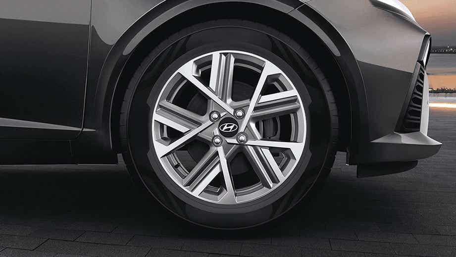 Front wheel close-up of a Hyundai Verna