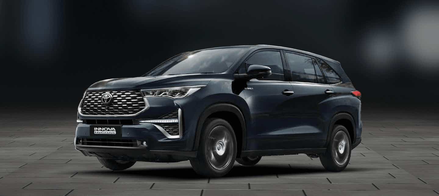 front three-quarter view of a Toyota Innova Hycross