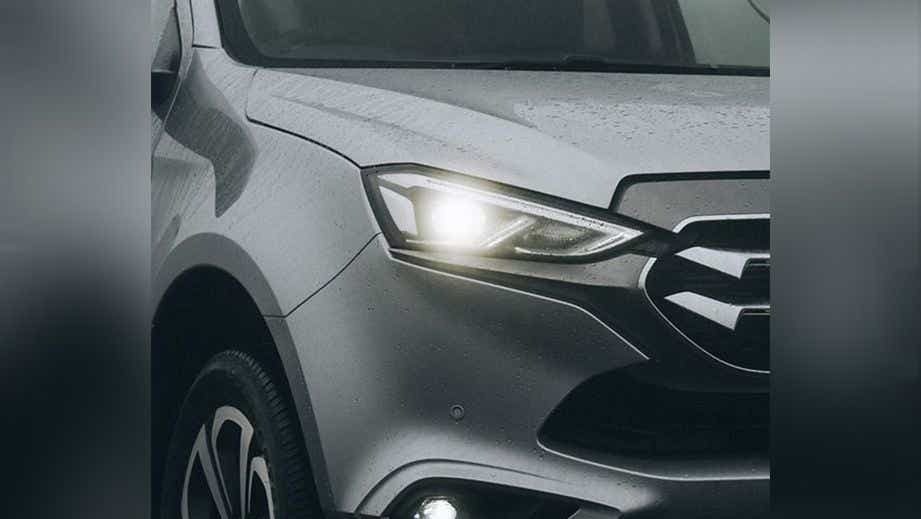 Headlight close-up of a Isuzu MU-X