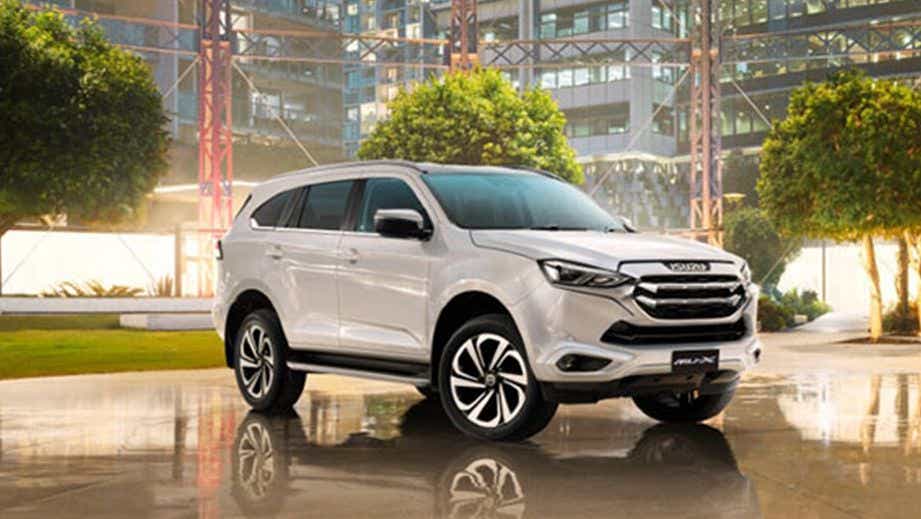 front three-quarter view of a Isuzu MU-X