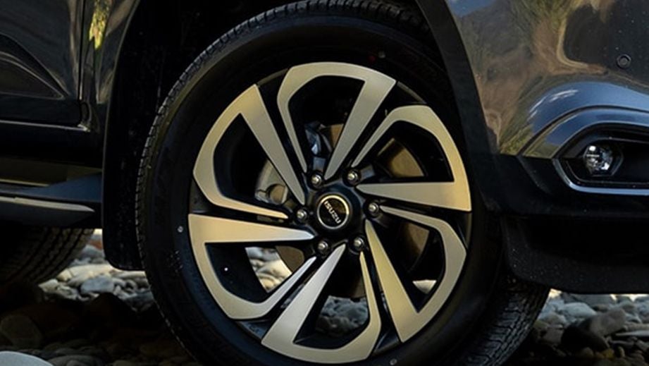 Close-up of wheel of a Isuzu MU-X