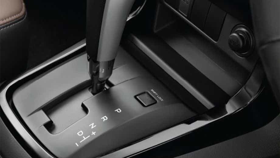 Center console gear shift of an Isuzu V-Cross