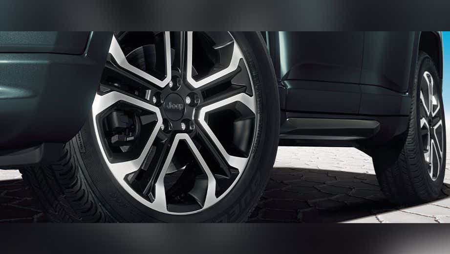 Close-up of the wheel of a Jeep Compass