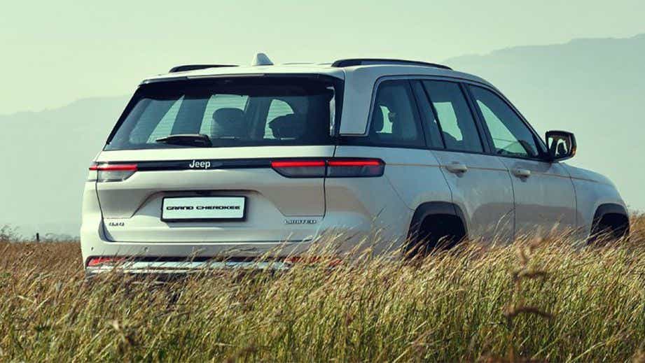 rear three-quarter view of a Bright White Jeep Grand Cherokee