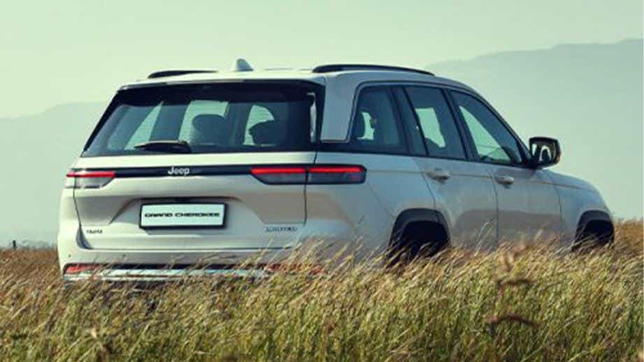 rear three-quarter view of a Bright White Jeep Grand Cherokee