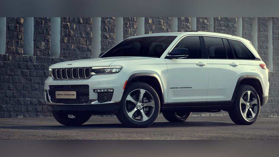 front three-quarter view of a Bright White Jeep Grand Cherokee