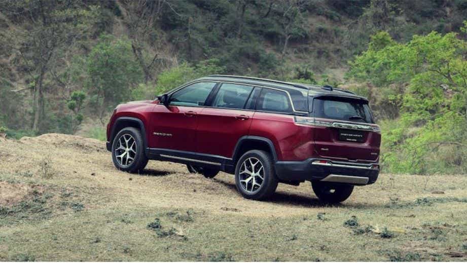 rear three-quarter of a Jeep Meridian 2022-2023