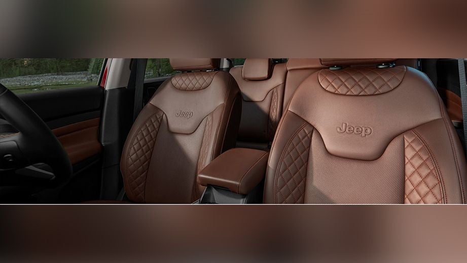 front seat and dashboard view of a Jeep Meridian 2022-2023 interior