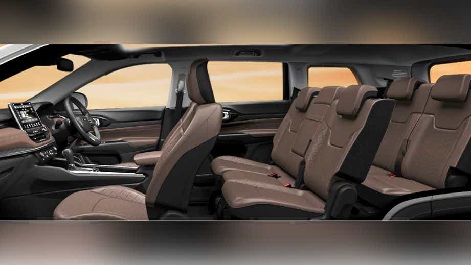 interior dashboard and seats of a Jeep Meridian 2022-2023