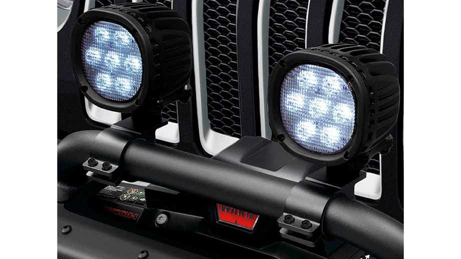 Front bumper and auxiliary lights of a Jeep Wrangler 2021-2023
