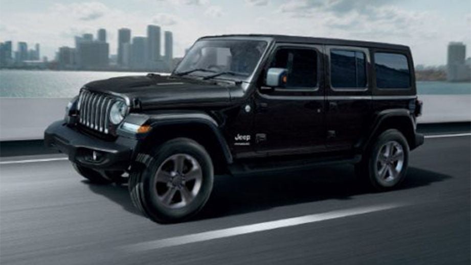 front three-quarter view of a Black Jeep Wrangler 2021-2023