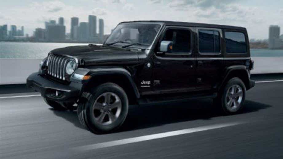 front three-quarter view of a Black Jeep Wrangler 2021-2023
