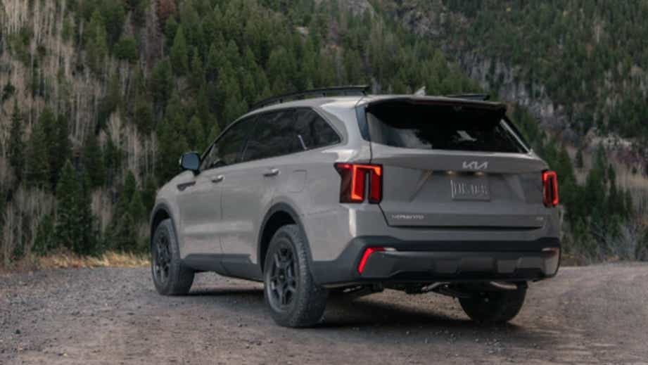 rear three-quarter view of a Gravity Grey Kia Sorento