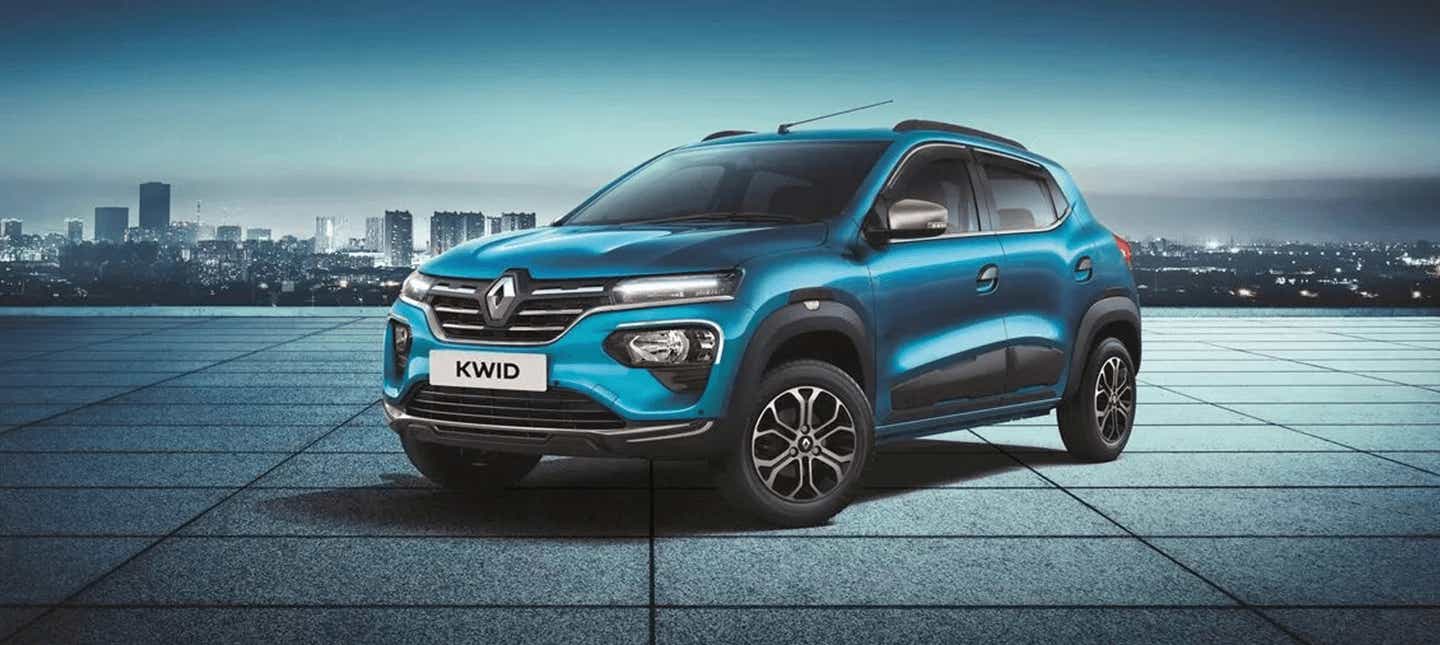 front three-quarter of a Zanskar Blue Renault KWID