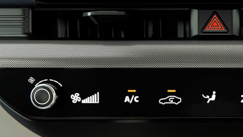 Climate control panel of a Kia Carens Clavis