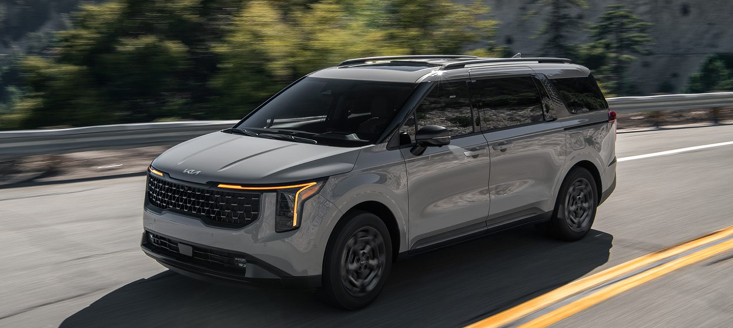 front three-quarter view of a Kia Carnival