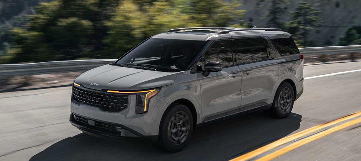 front three-quarter view of a Kia Carnival