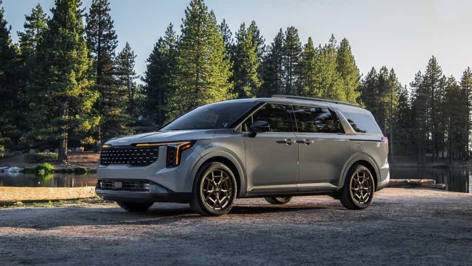 front three-quarter view of a Kia Carnival