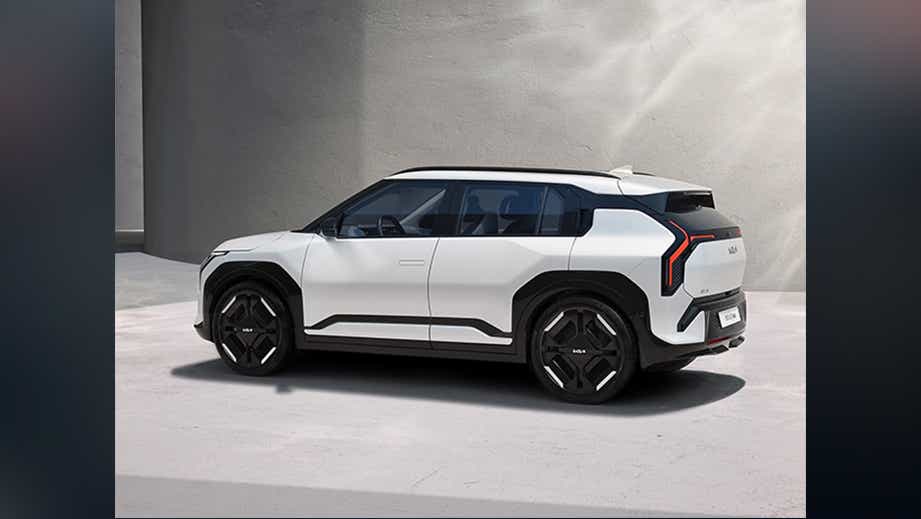 side view of a Glacier White Pearl Kia EV3