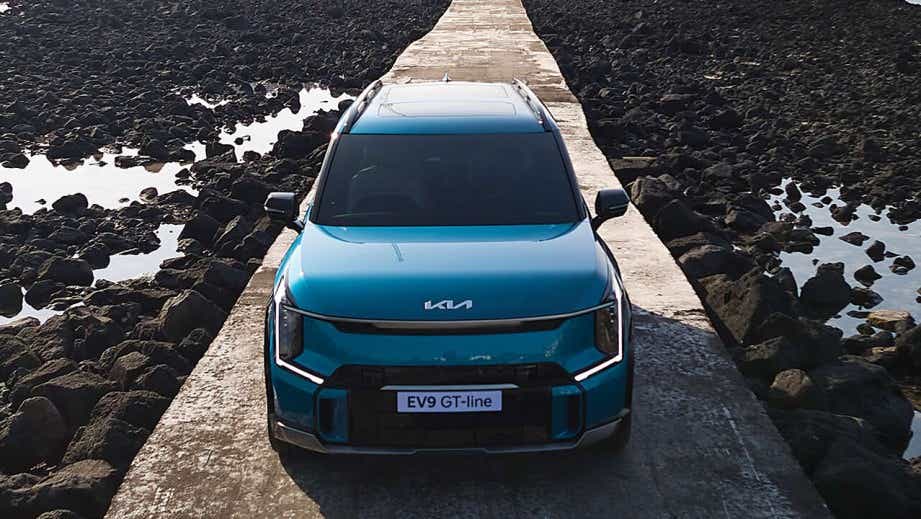Front view of a Kia EV9 GT-line