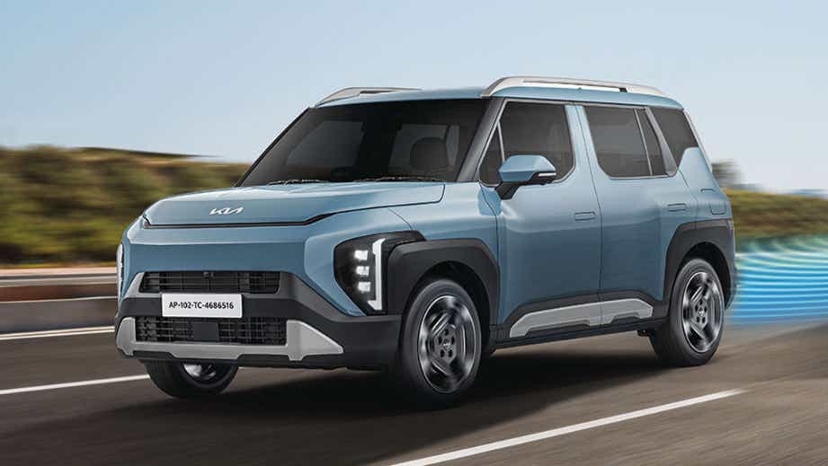Front three-quarter view of a Kia Syros