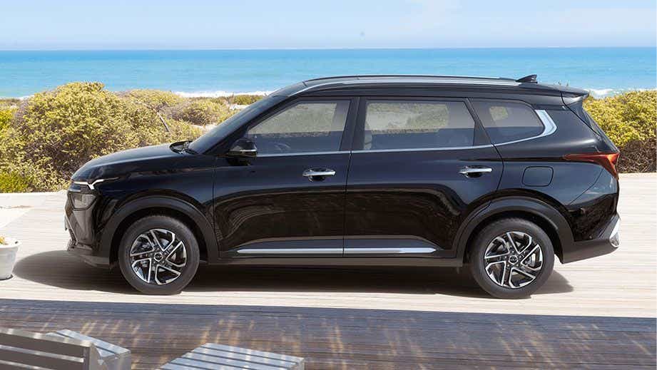 side profile of a Kia Carens