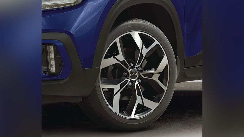 Front wheel close-up of a Kia Seltos